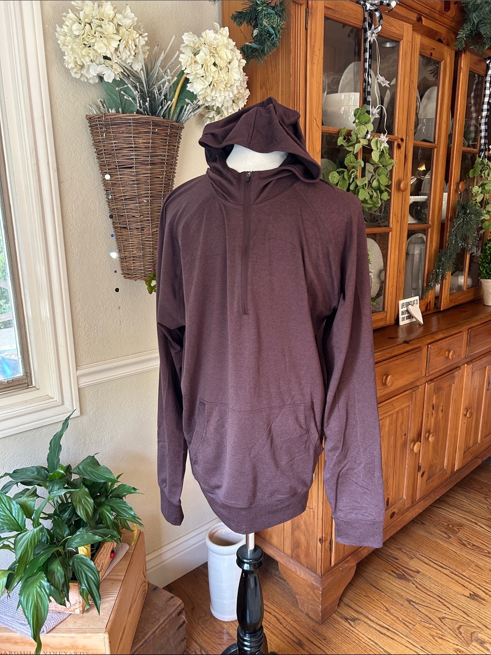 Vuori Men's Hooded Quarter-Zip Pullover - Deep Brown New no tags